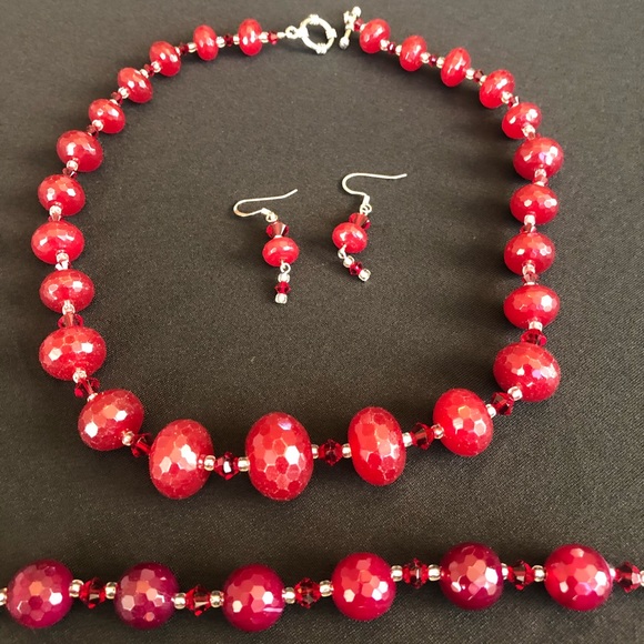 Ruby quartz and Swarovski crystal necklace, bracelet& earring set - Picture 3 of 5